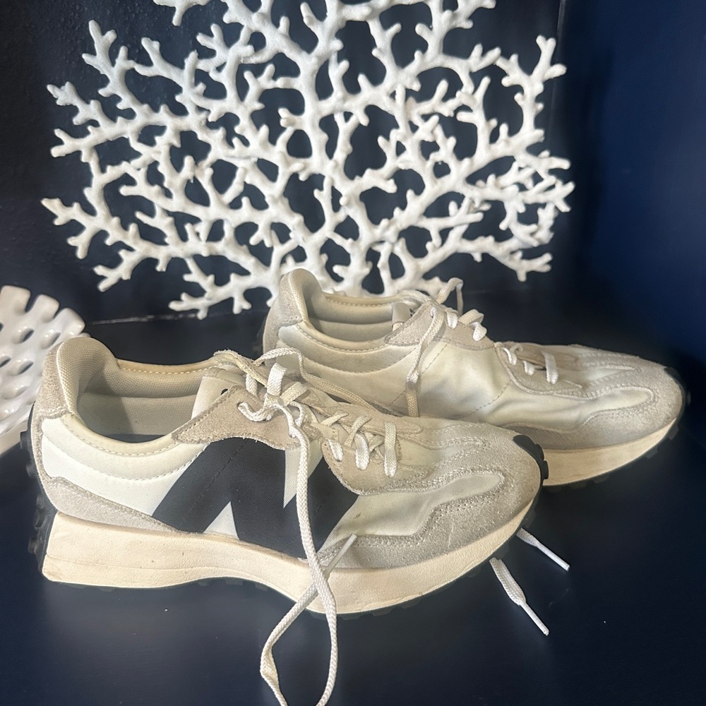 New Balance 327 - WS327FE Size 8